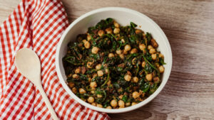 Chickpeas with baby spinach